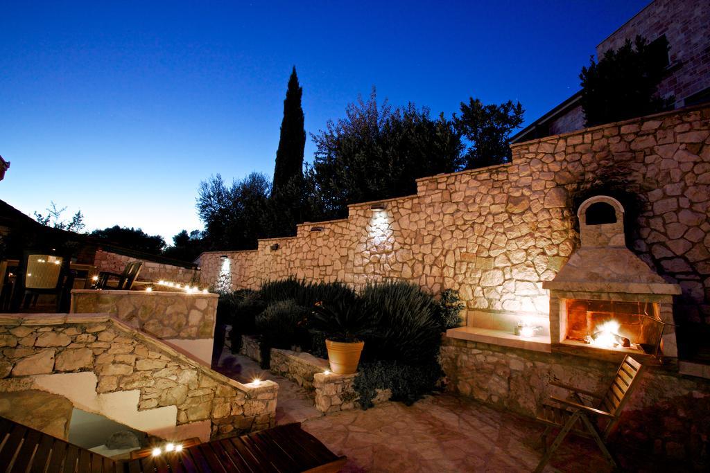 3 A-10, A-11 And A-12 , 4-4-6 Beds * Bobovisca